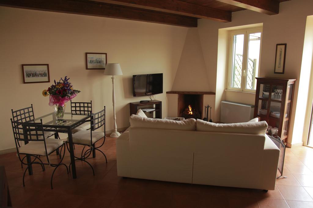 Casale Di Tormaggiore Villa And Country Suites Pomezia Ngoại thất bức ảnh