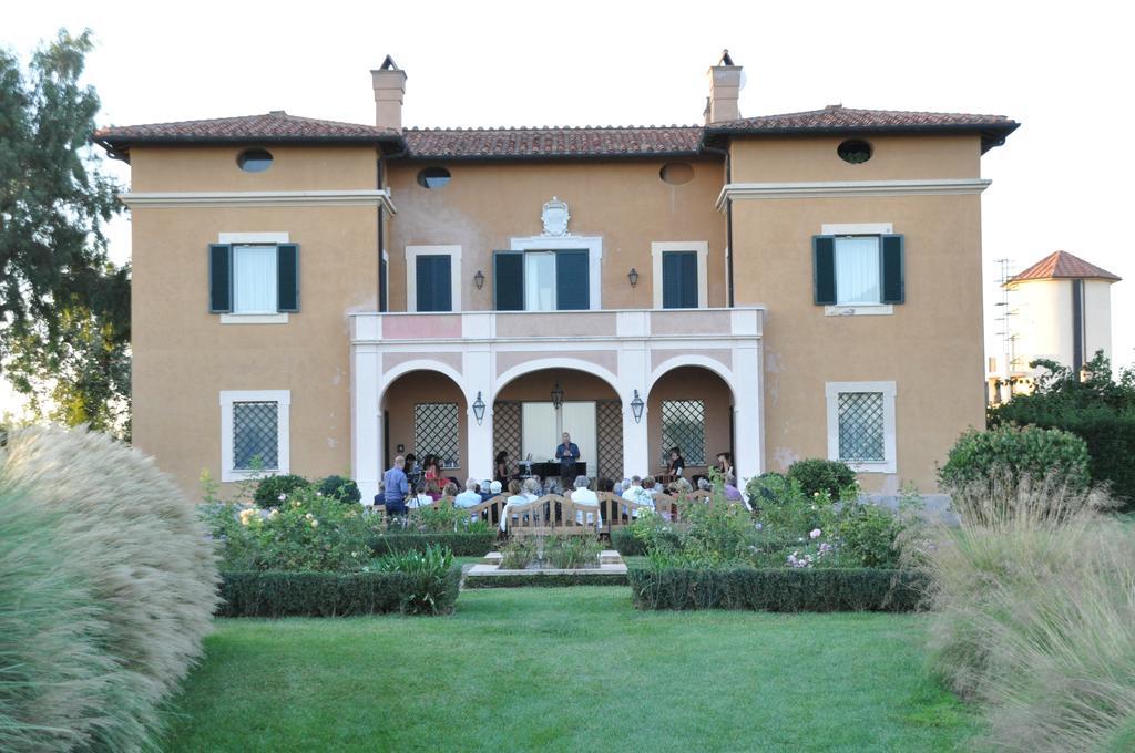 Casale Di Tormaggiore Villa And Country Suites Pomezia Ngoại thất bức ảnh